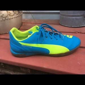 PUMA tennis shoes size 9.5